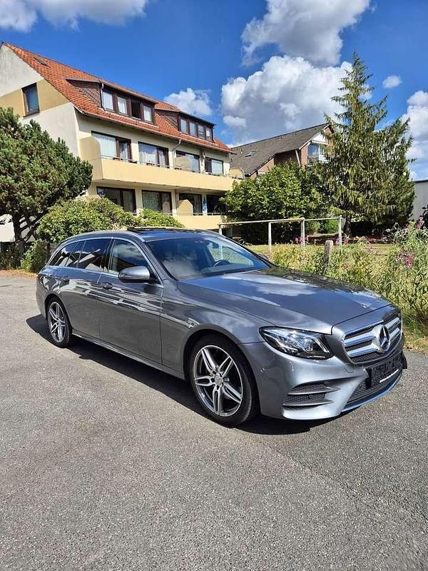 Grau Gebraucht 2017 Mercedes E200 Sport Kombi | 24.900 € (Teuer) - Bild 1/4