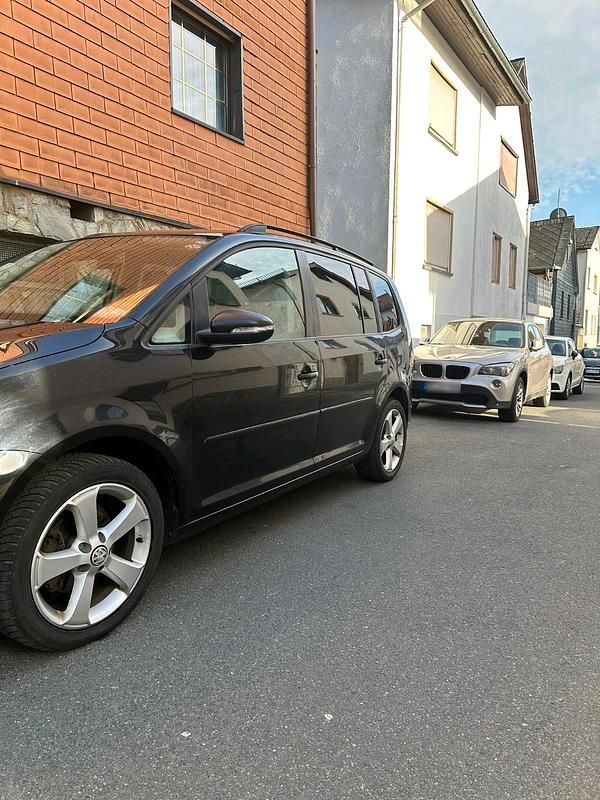 Gebraucht VW Touran 105 PS (77 kW) 2012 Schwarz Van / Kleinbus