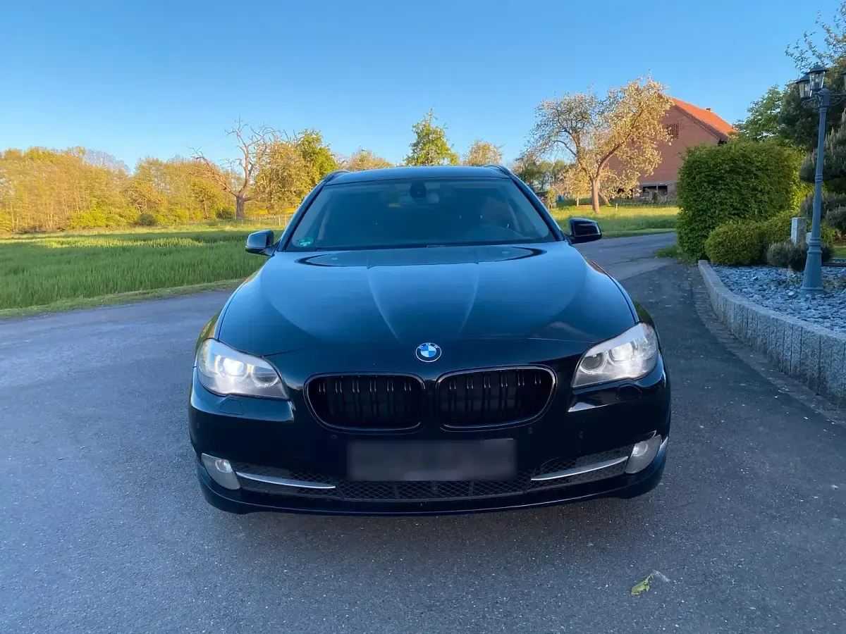 Gebraucht BMW 520 184 PS (135 kW) 2012 Schwarz Kombi