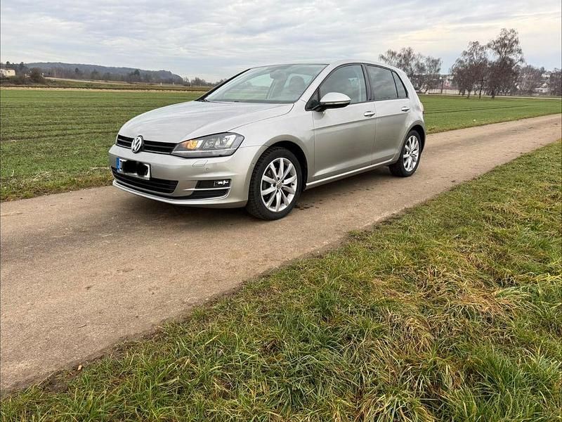 Silber Gebraucht 2014 VW Golf Highline Limousine | 13.200 € (Teuer) - Bild 1/4
