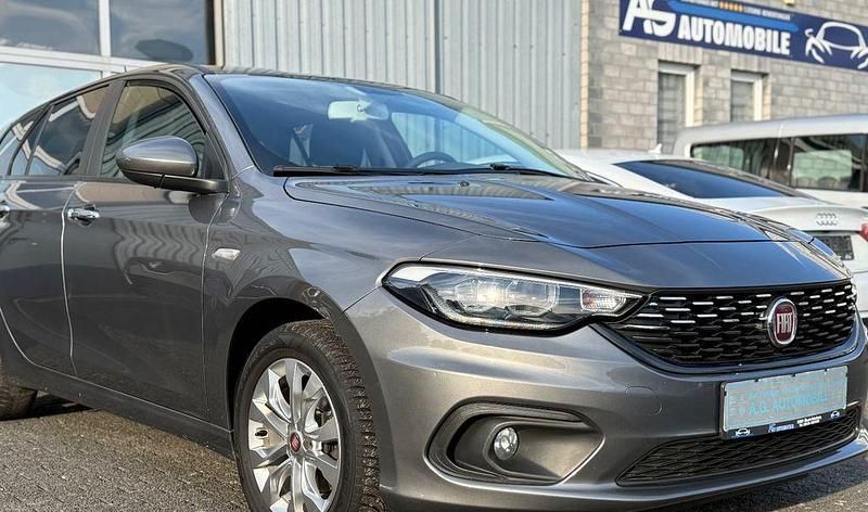 Grau Gebraucht 2020 Fiat Tipo Limousine | 9.900 € (Fairer Preis) - Bild 1/4