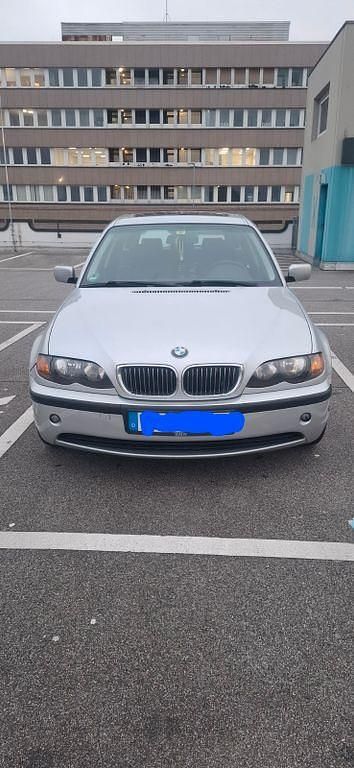 Silber Gebraucht 2003 BMW 320 Exclusive Kombi | 3.300 € (Fairer Preis) - Bild 1/4