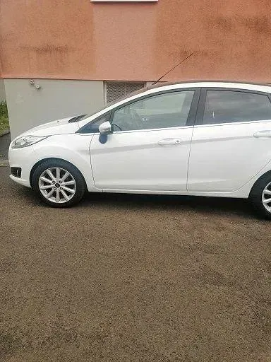 Gebraucht Ford Fiesta 101 PS (74 kW) 2016 Weiß Kleinwagen