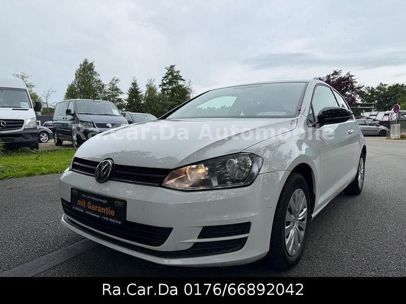 Weiß Gebraucht 2014 VW Golf VII Trendline Kleinwagen | 6.999 € (Fairer Preis) - Bild 1/4