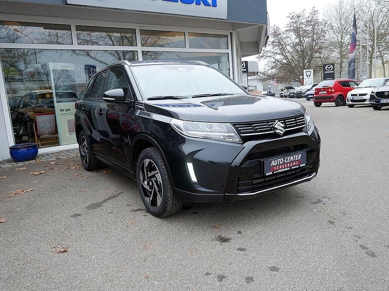 Gebraucht Suzuki Vitara Comfort+ 129 PS (94 kW) 2024 Bright red SUV