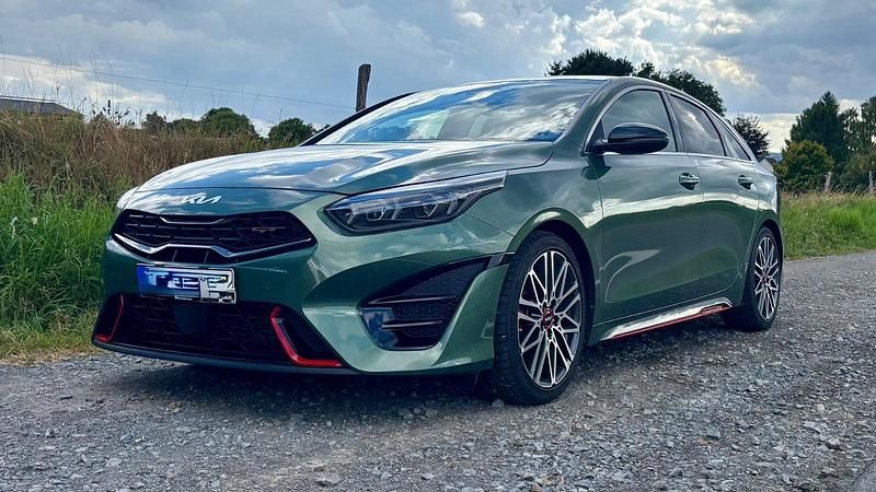Grün Gebraucht 2023 Kia ProCeed GT Kleinwagen | 27.500 € (Fairer Preis) - Bild 1/4