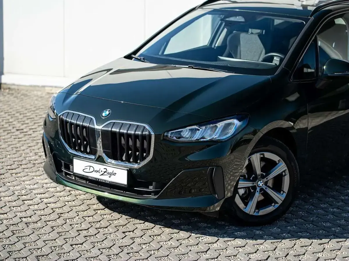Gebraucht BMW 220 Active Tourer Performance 170 PS (125 kW) 2025 San remo green metallic Van / Kleinbus
