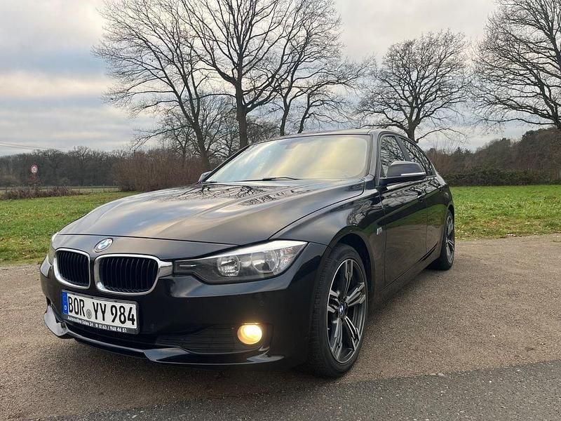Schwarz Gebraucht 2014 BMW 318 Limousine | 7.000 € (Guter Preis) - Bild 1/4
