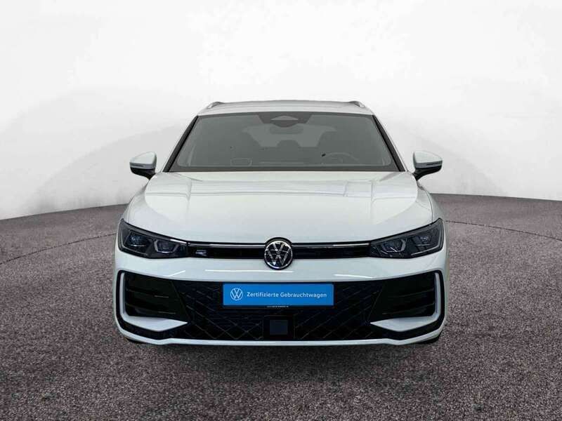 Gebraucht VW Passat R-line 150 PS (110 kW) 2024 Pure white Kombi