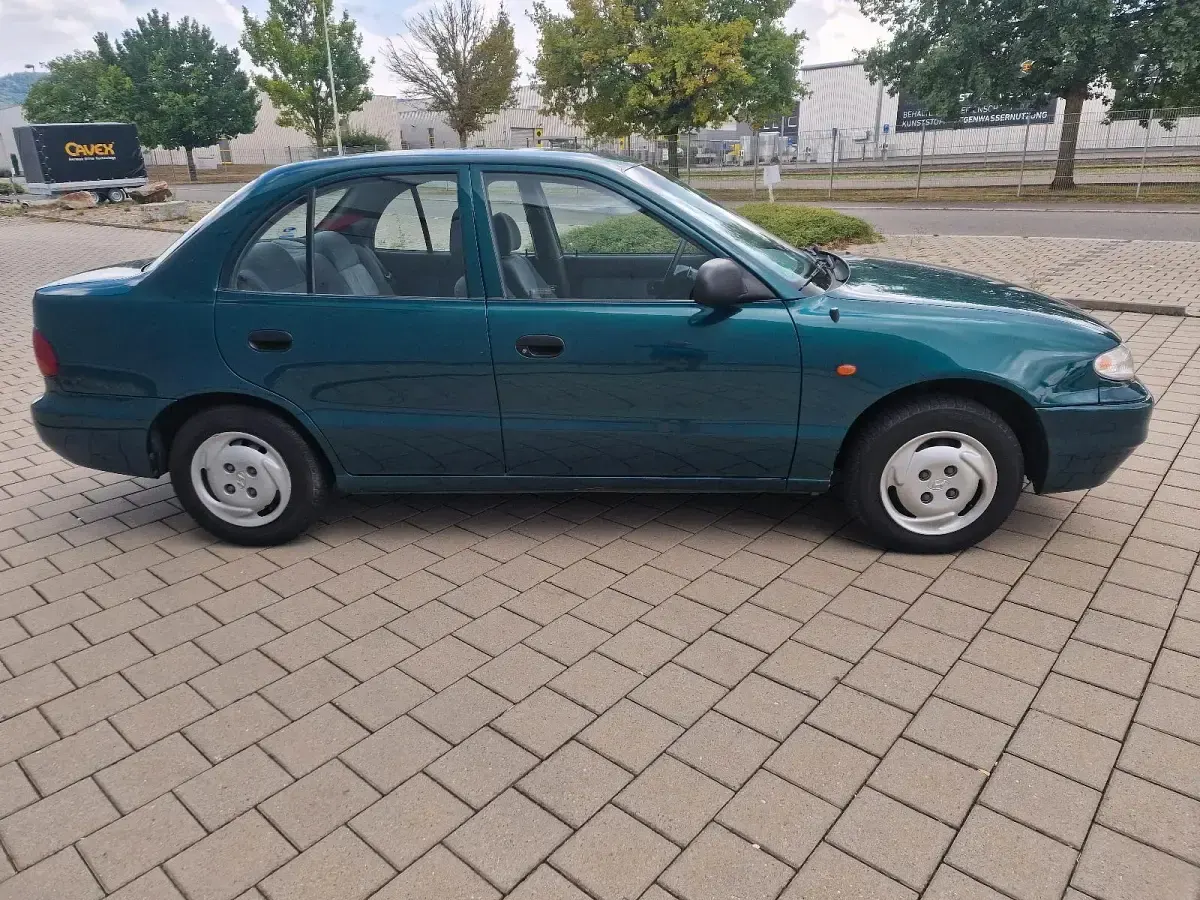 Gebraucht Hyundai Accent 81 PS (59 kW) 1995 Grün Limousine