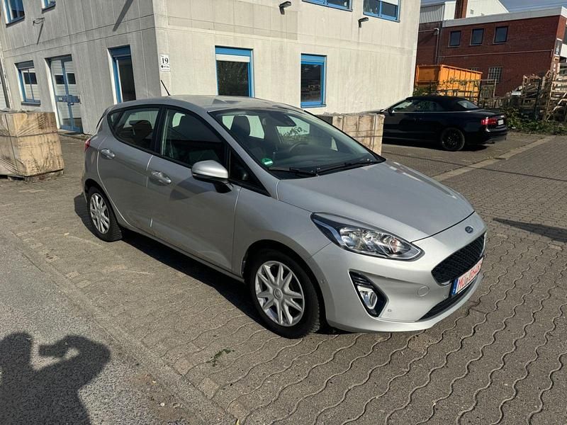 Silber Gebraucht 2018 Ford Fiesta Cool & Connect Limousine | 5.771 € (Fairer Preis) - Bild 1/4