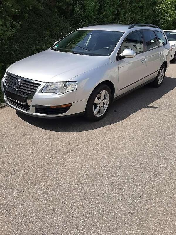 Grau Gebraucht 2009 VW Passat Trendline Kombi | 2.650 € (Fairer Preis) - Bild 1/4