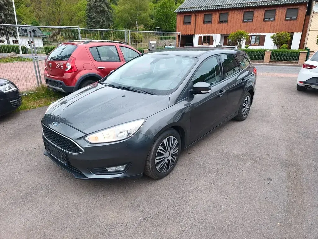 Usado Ford Focus Business Edition 101 CV (74 kW) 2016 Gris Berlina