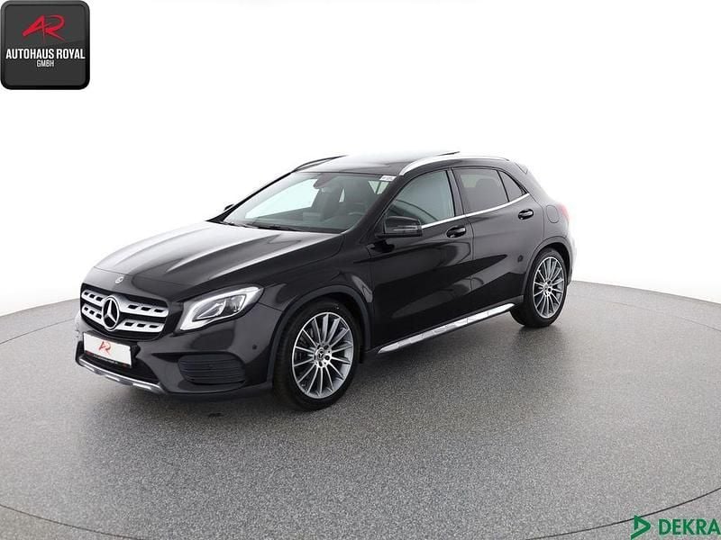 Schwarz (metallic) Gebraucht 2020 Mercedes GLA250 AMG SUV | 26.770 € (Superpreis) - Bild 1/4