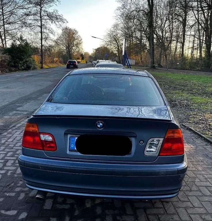 Gebraucht BMW 318 143 PS (105 kW) 2001 Blau Limousine