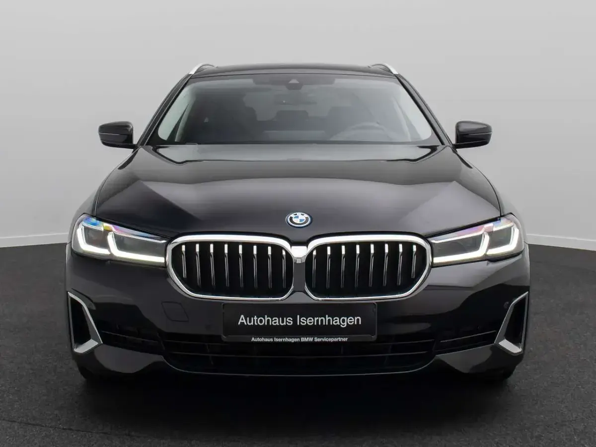Gebraucht BMW 530 Luxury Line 292 PS (214 kW) 2022 Saphirschwarz  475 Kombi