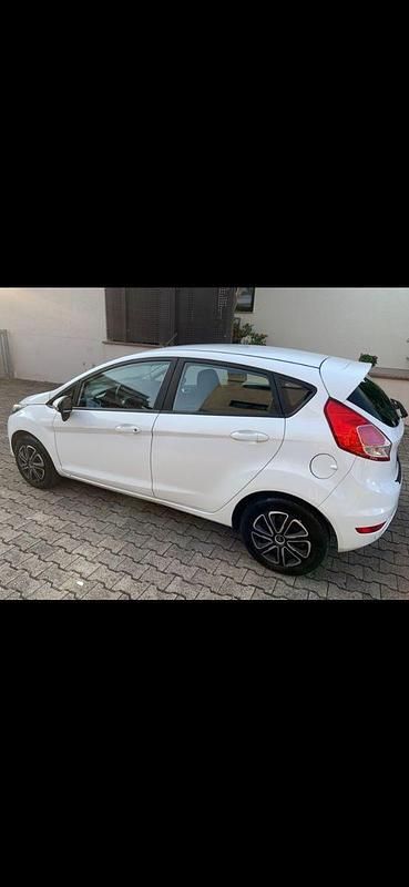 Gebraucht Ford Fiesta Trend 82 PS (60 kW) 2017 Weiß Kleinwagen