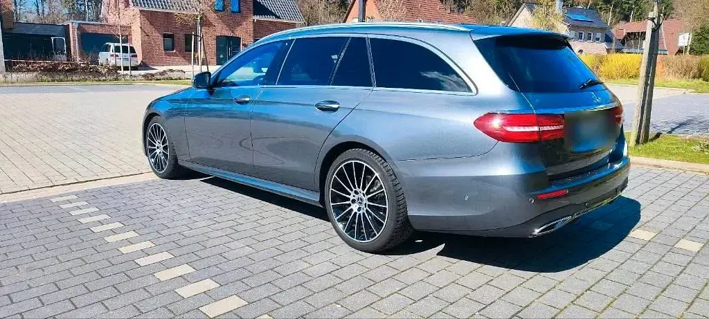 Gebraucht Mercedes E220 AMG line 194 PS (142 kW) 2018 Grau Kombi