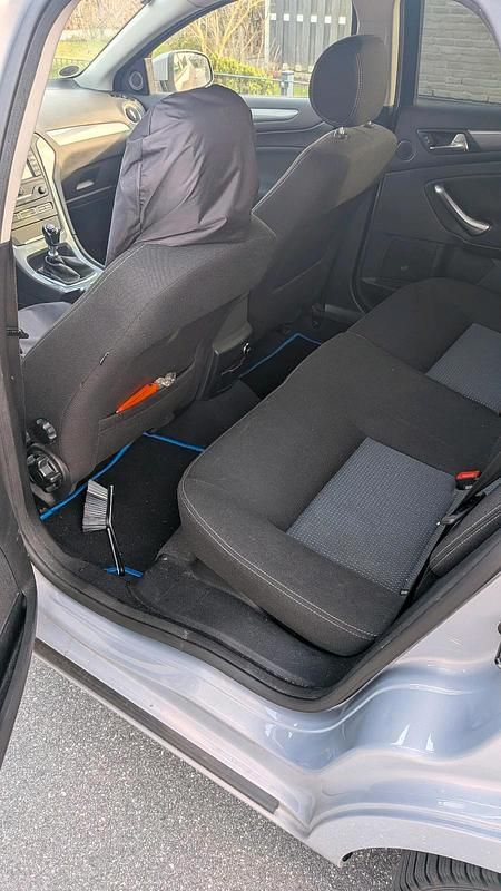 Gebraucht Ford Mondeo 140 PS (102 kW) 2012 Grau Kombi