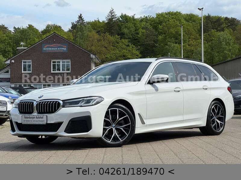 Alpinweiss iii Gebraucht 2021 BMW 520 M Sport Kombi | 26.990 € (Fairer Preis) - Bild 1/4