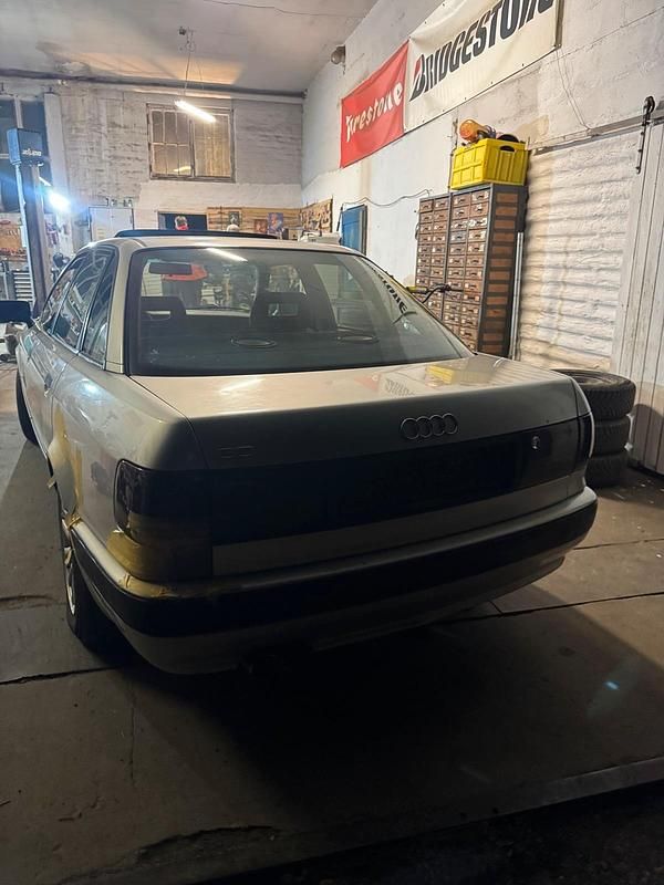 Second-hand Audi 80 90 CP (66 kW) 1994 Argintiu Berlinǎ