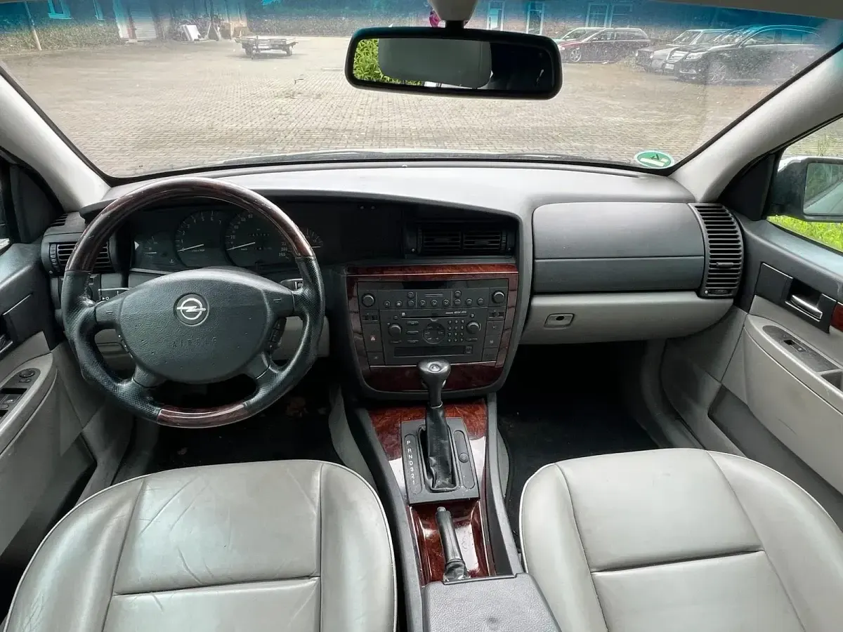 Używany Opel Omega 218 KM (160 kW) 1999 Srebrny Sedan/Limuzyna