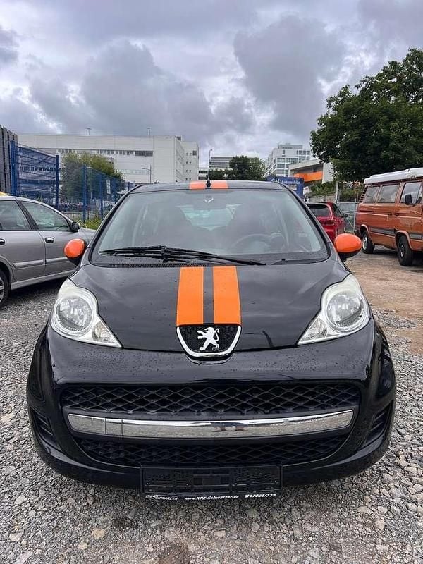 Schwarz Gebraucht 2011 Peugeot 107 Urban Move Kleinwagen | 2.999 € (Etwas zu teuer) - Bild 1/4
