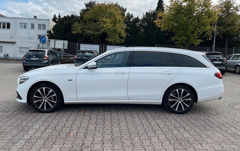 Weiß Gebraucht 2021 Mercedes E300 Kombi | 23.000 € (Superpreis) - Bild 1/4