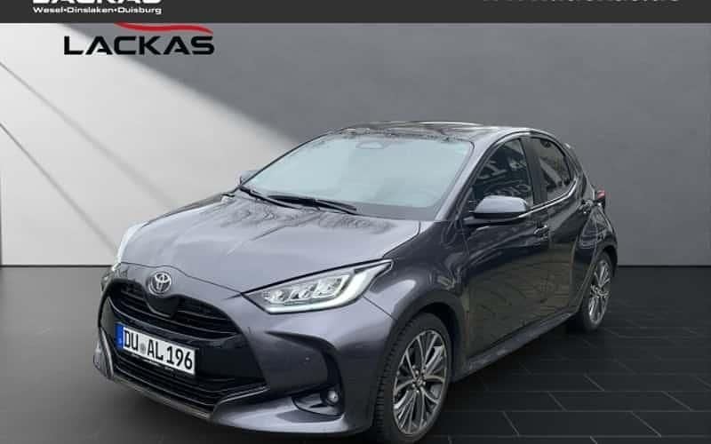 Grau Gebraucht 2024 Toyota Yaris Hybrid Style Kleinwagen | 27.950 € (Fairer Preis) - Bild 1/4