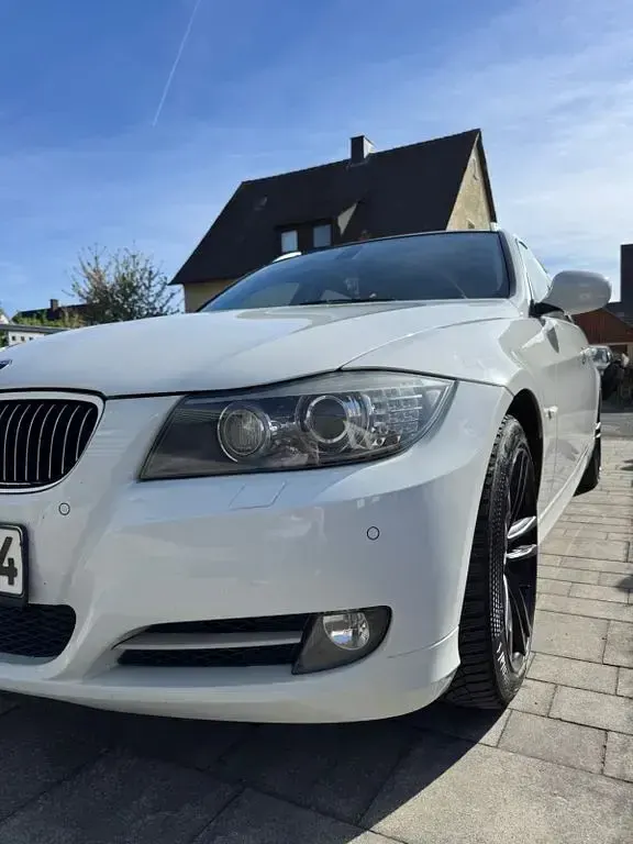 Gebraucht BMW 325 M Sport 204 PS (150 kW) 2011 Weiß Kombi