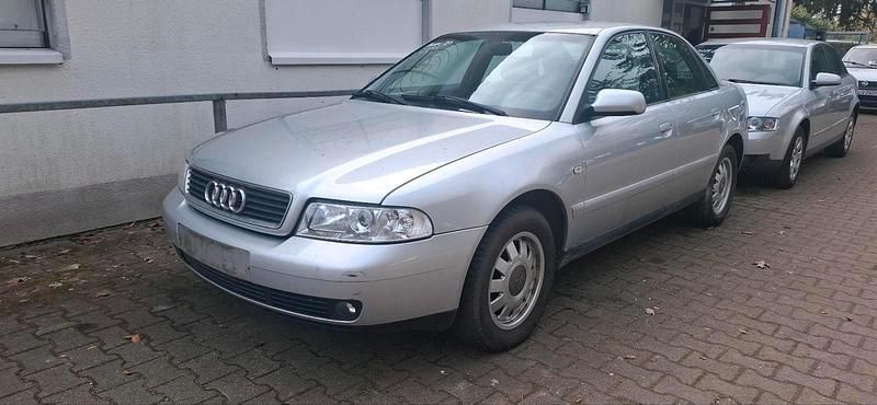 Silber Gebraucht 2000 Audi A4 Limousine | 550 € (Superpreis) - Bild 1/4