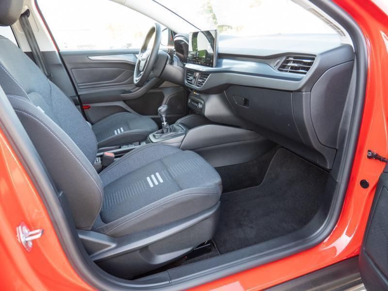 Gebraucht Ford Focus Active 125 PS (91 kW) 2023 Rot / racerot Kombi