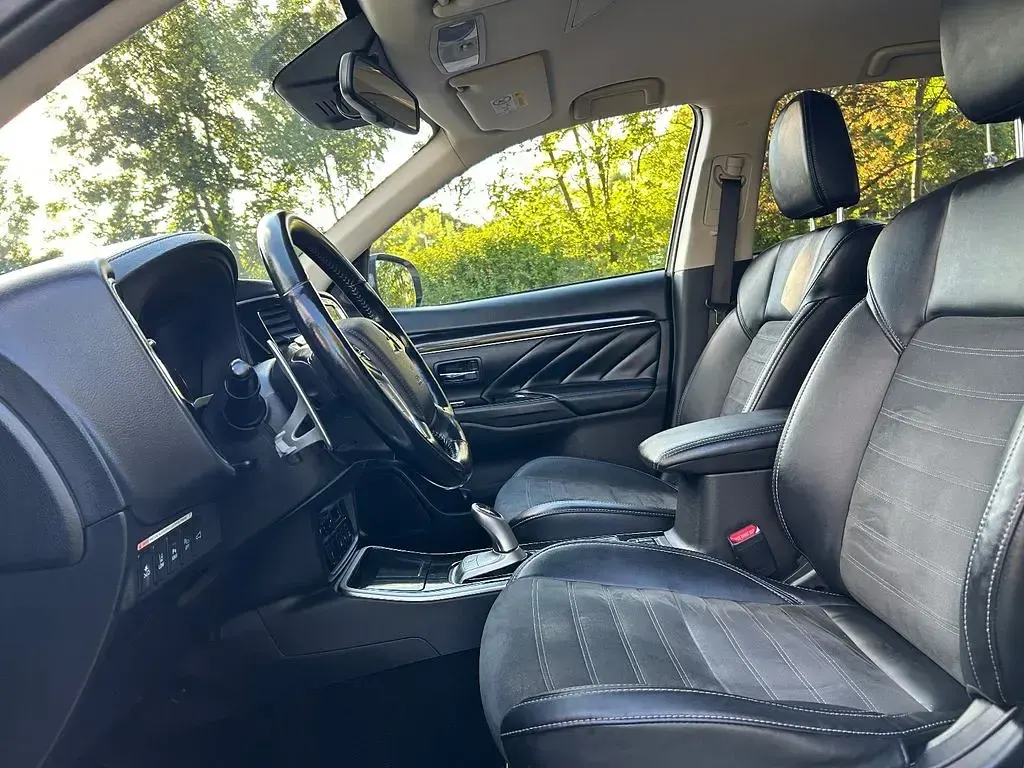 Gebraucht Mitsubishi Outlander P-HEV Plus 224 PS (164 kW) 2019 Weiß SUV