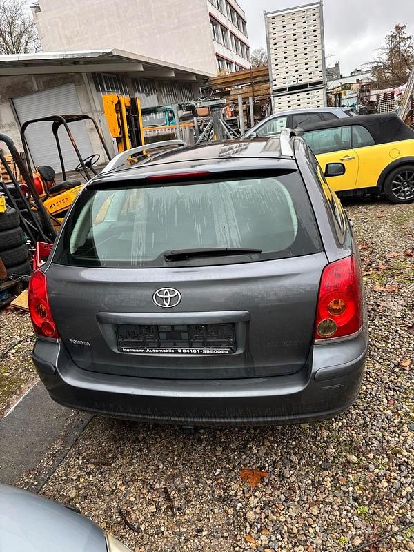 Gebraucht Toyota Avensis 129 PS (94 kW) 2006 Violet Kombi