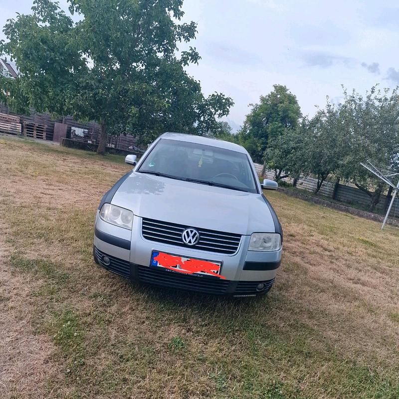 Silber Gebraucht 2001 VW Passat Limousine | 1.000 € (Superpreis) - Bild 1/4