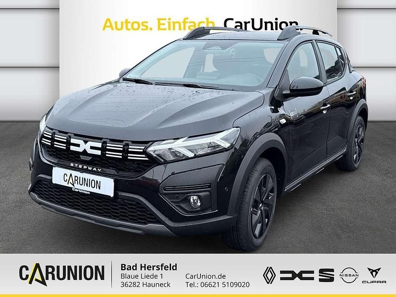 Perlmuttschwarz metallic Neu 2025 Dacia Sandero Expression Kleinwagen | 20.380 € - Bild 1/4