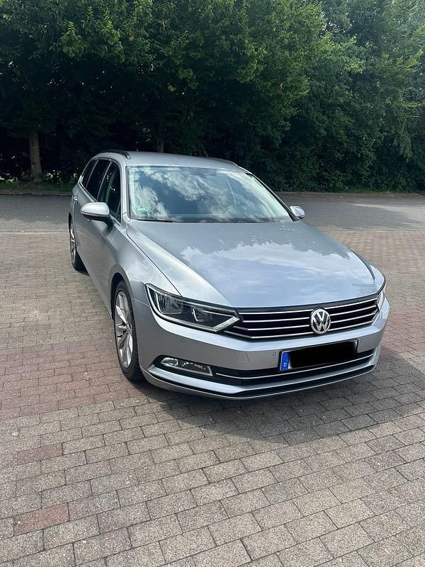 Silber Gebraucht 2017 VW Passat Kombi | 14.500 € (Fairer Preis) - Bild 1/4