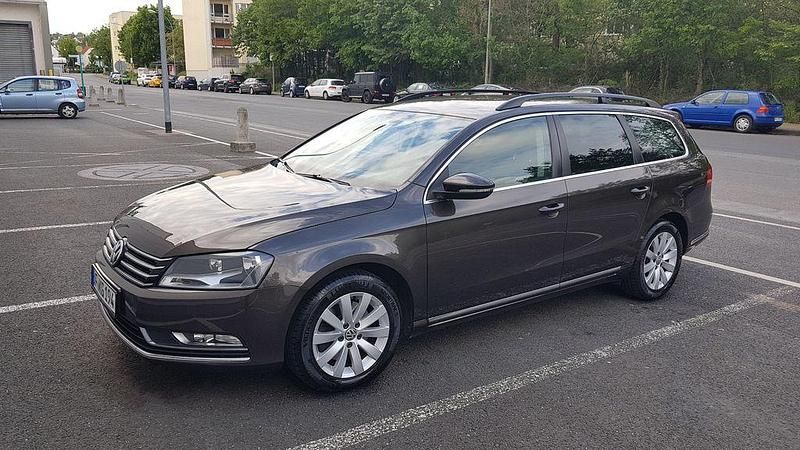 Braun Gebraucht 2012 VW Passat Comfortline Kombi | 5.800 € (Fairer Preis) - Bild 1/4