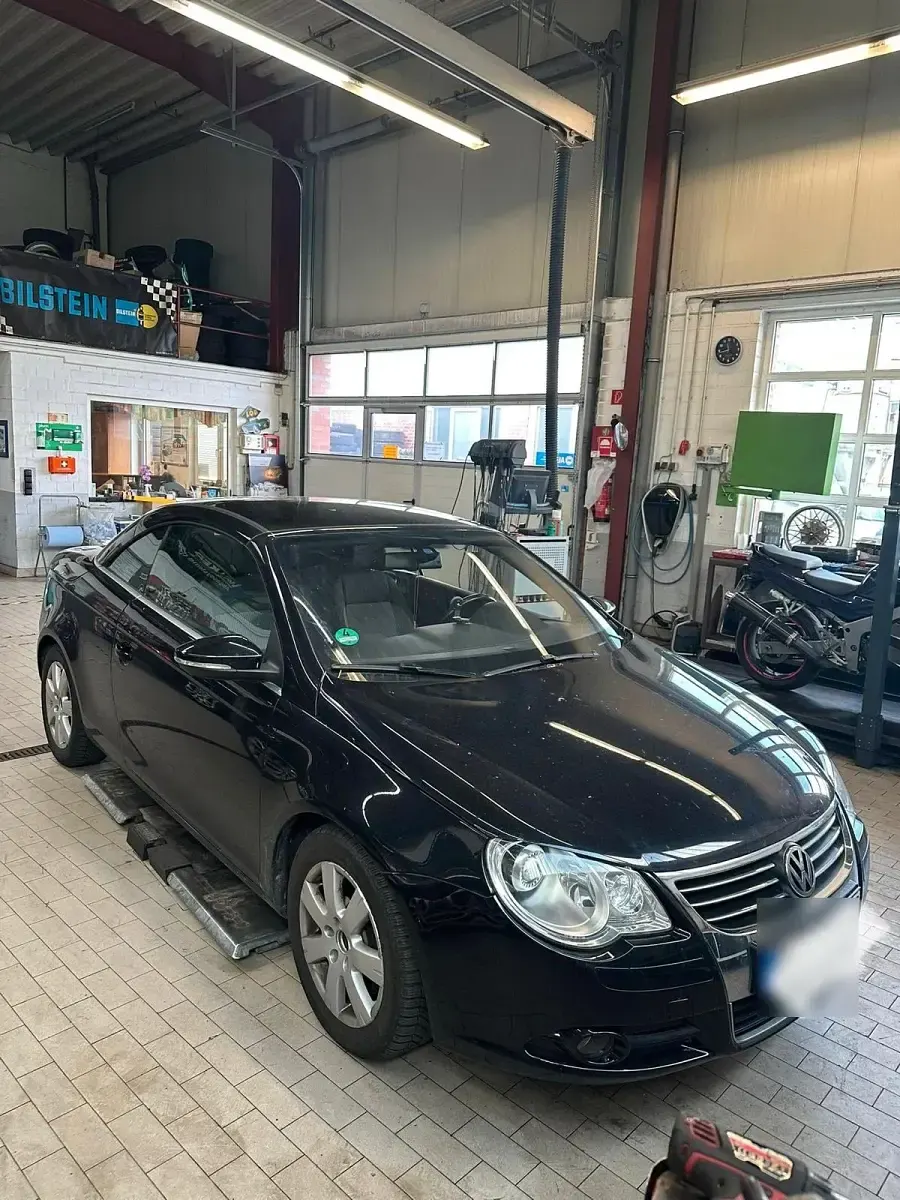 Usata VW Eos 140 CV (102 kW) 2009 Nero Cabrio