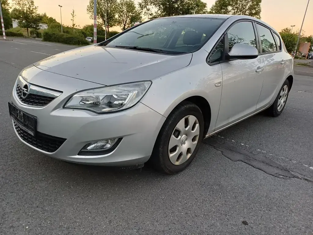 Gebraucht Opel Astra Selection 87 PS (63 kW) 2012 Silber Limousine