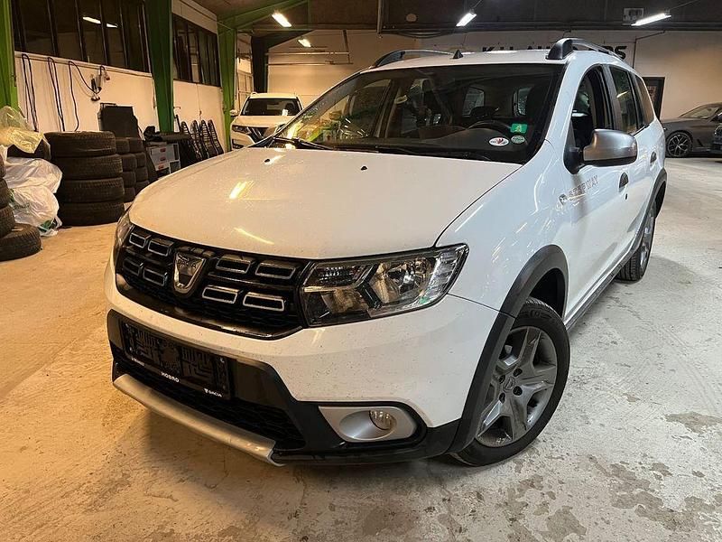 Weiß Gebraucht 2018 Dacia Logan MCV Stepway Kombi | 5.995 € (Fairer Preis) - Bild 1/4