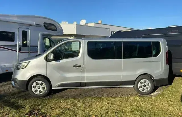Gebraucht Renault Trafic 150 PS (110 kW) 2025 Silber Van / Kleinbus