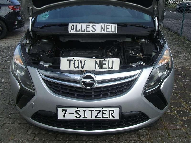 Grau Gebraucht 2014 Opel Zafira Tourer Van / Kleinbus | 6.495 € (Guter Preis) - Bild 1/4