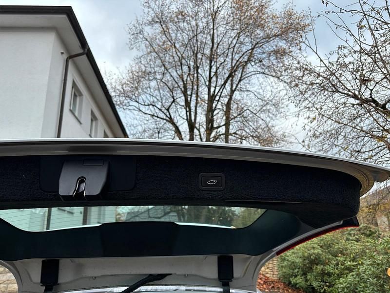 Silber Gebraucht 2015 Volvo V70 Momentum Kombi | 9.900 € (Fairer Preis) - Bild 1/4