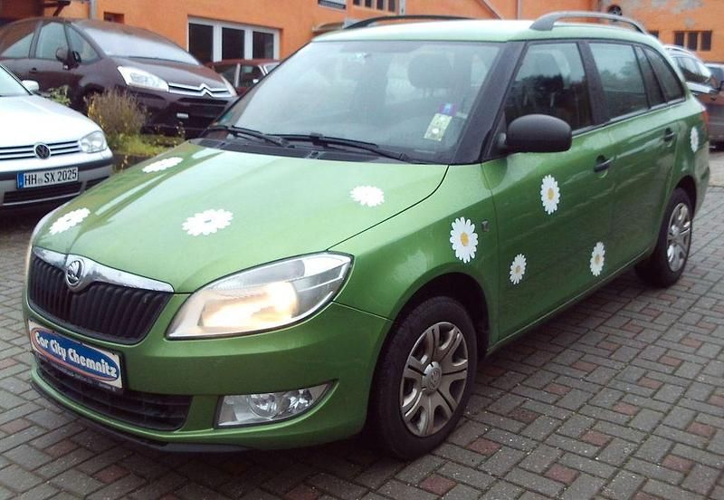 Grün Gebraucht 2014 Skoda Fabia Cool Edition Kleinwagen | 3.199 € - Bild 1/4
