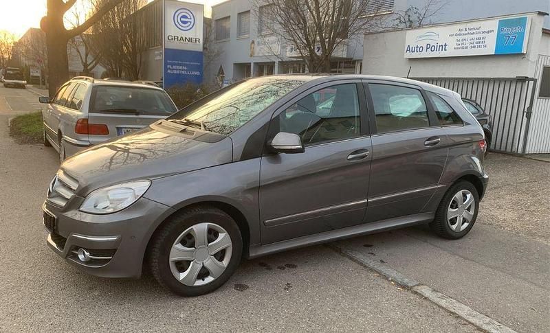 Gebraucht Mercedes B180 109 PS (80 kW) 2011 Grau Van / Kleinbus