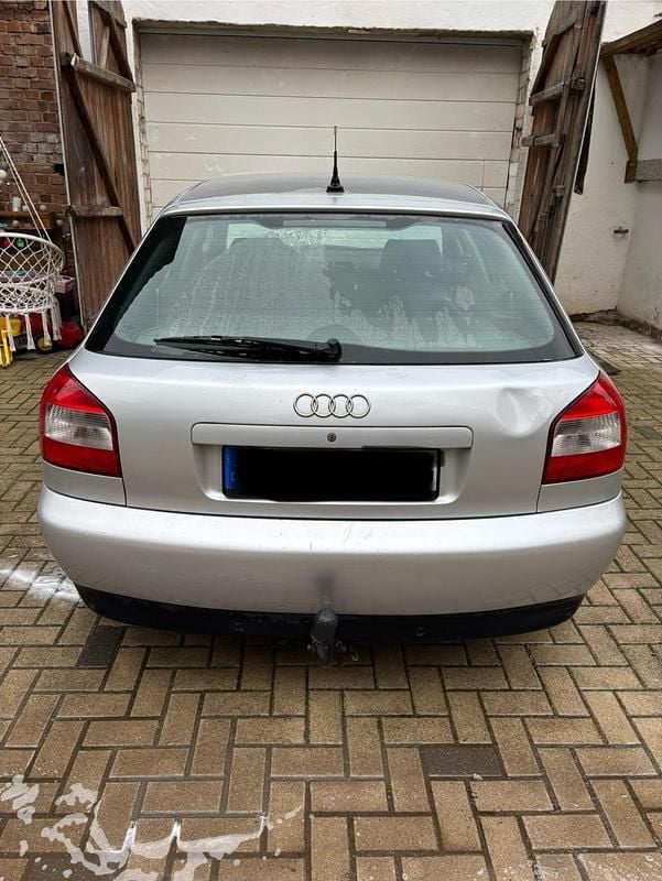 Silber Gebraucht 2003 Audi A3 Limousine | 1.000 € (Guter Preis) - Bild 1/4