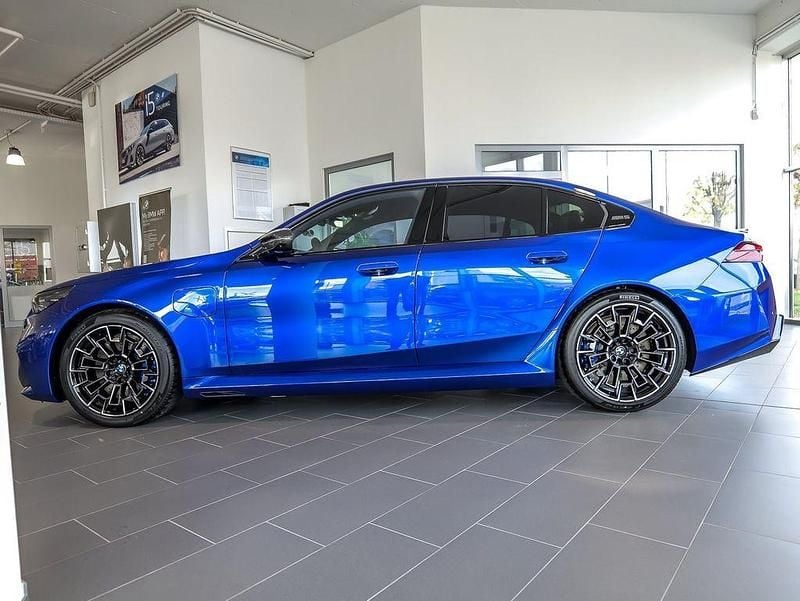 Neu BMW M5 Performance 727 PS (534 kW) 2025 Blau Limousine
