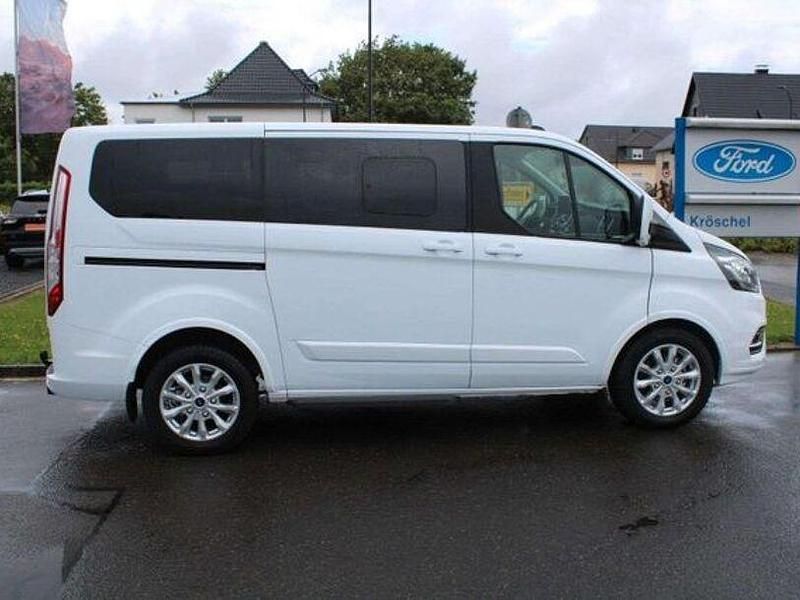 Andere Gebraucht 2023 Ford Tourneo Custom Van | 43.990 € (Etwas zu teuer) - Bild 1/4