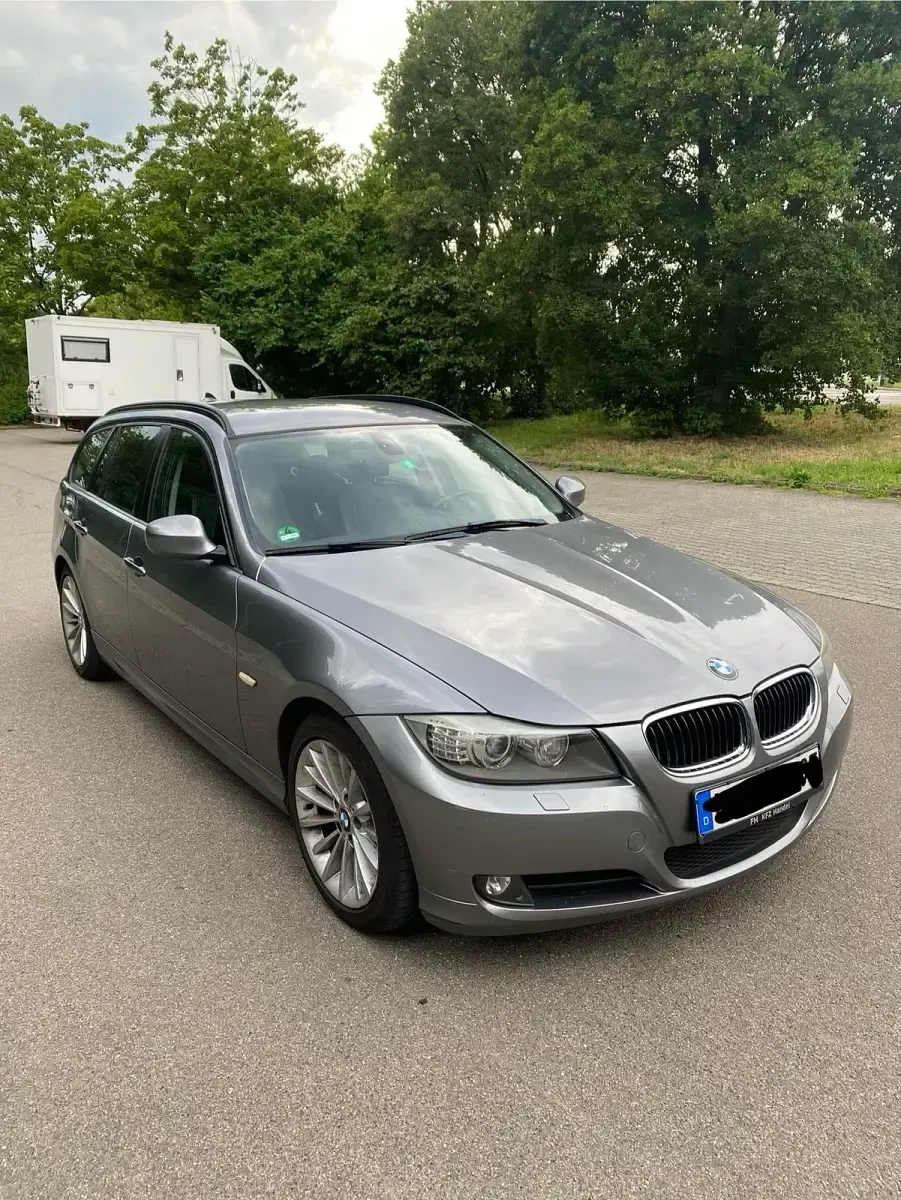 Gebraucht BMW 318 143 PS (105 kW) 2012 Grau Kombi